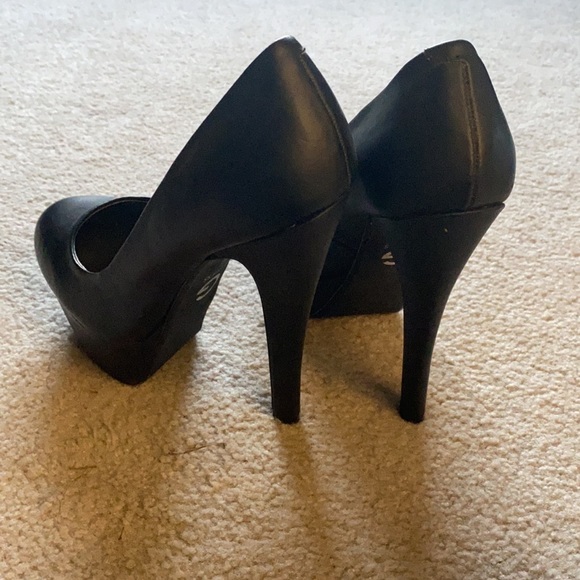 Guess Heels - Picture 2 of 5